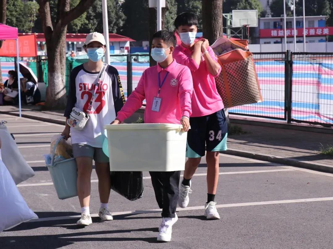 勤劳的志愿者.jpg